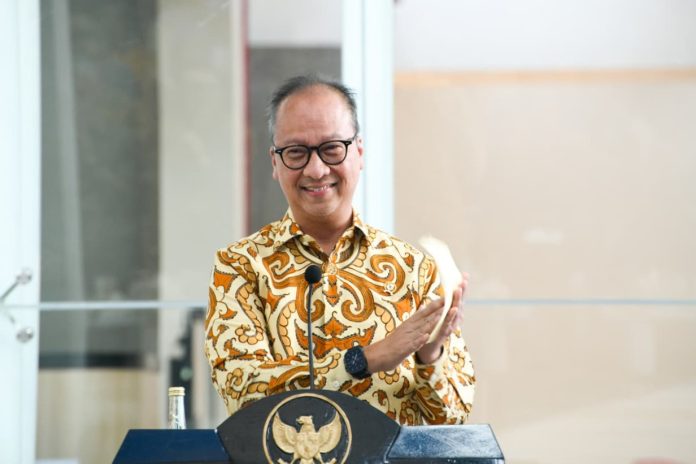 Menteri Perindustrian Agus Gumiwang Kartasasmita