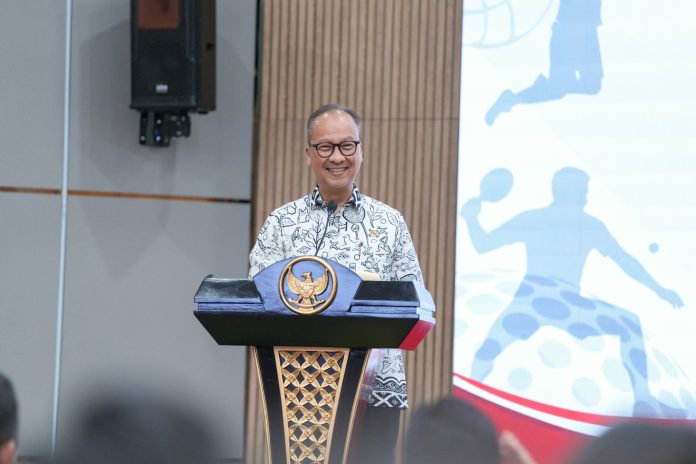 Menteri Perindustrian Agus Gumiwang Kartasasmita