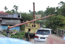 Komdigi Pulihkan Jaringan Komunikasi di Sumbar, 32 Internet Satelit Starlink Dikerahkan Percepatan instalasi tiang listrik