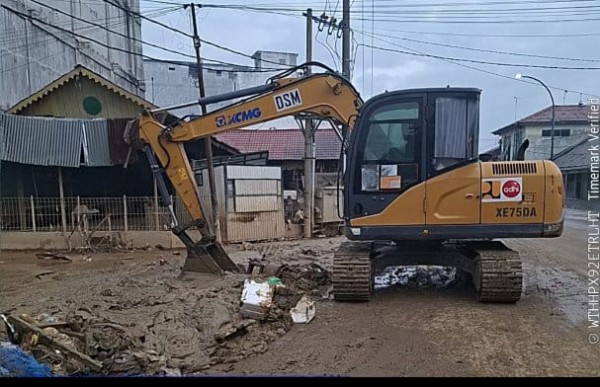 percepat-pemulihan-aceh-kementerian-pu-angkut-698-ton-sampah-dan-lumpur-bencana-WhatsApp Image 2026-01-29 at 16.05.08