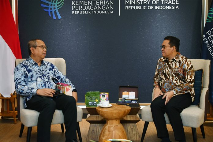 Menteri Perdagangan Budi Santoso menerima kunjungan Konsul Jenderal RI Mumbai, India, Eddy Wardoyo yang berlangsung di Kantor Kementerian Perdagangan, Jakarta, Rabu (11 Feb).