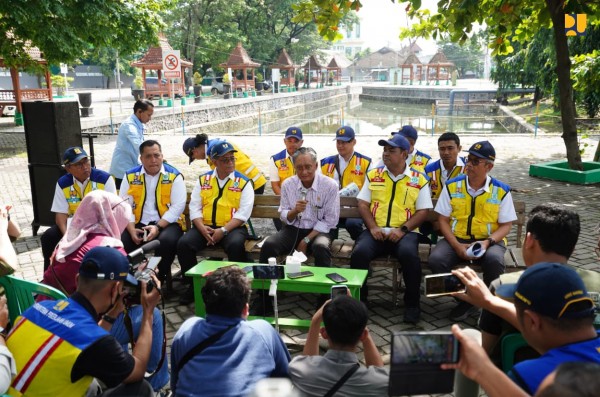 pastikan-mudik-aman-kementerian-pu-perkuat-jalan-nasional-dan-pengendalian-banjir-di-jawa-tengah-WhatsApp Image 2026-03-01 at 14.34.56
