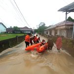 Banjir dan Angin Kencang Terjang Sejumlah Daerah, Ratusan Warga Mengungsi Banjir