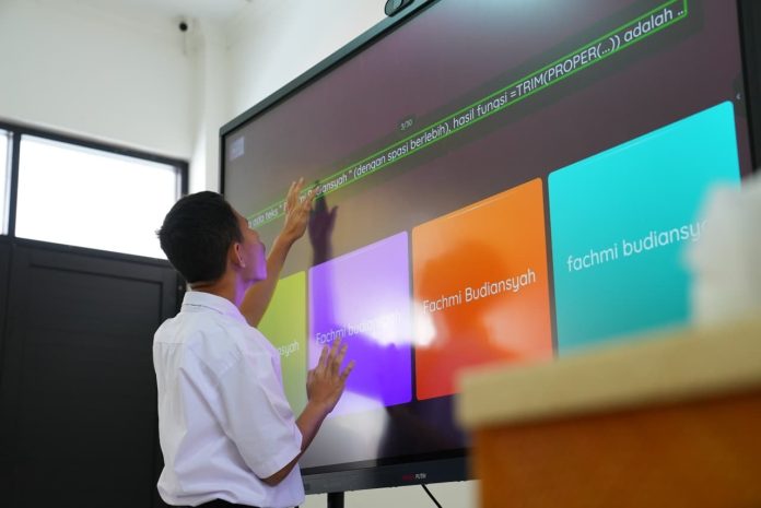 Papan Interaktif Digital