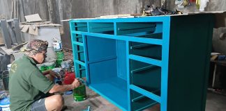 Pengerajin kayu