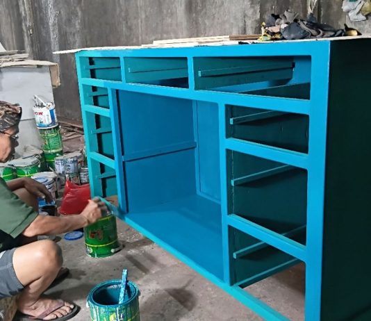 Pengerajin kayu