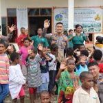 Polri Hadir sebagai Sahabat, Satgas Cartenz Kunjungi Anak Panti di Papua Tengah