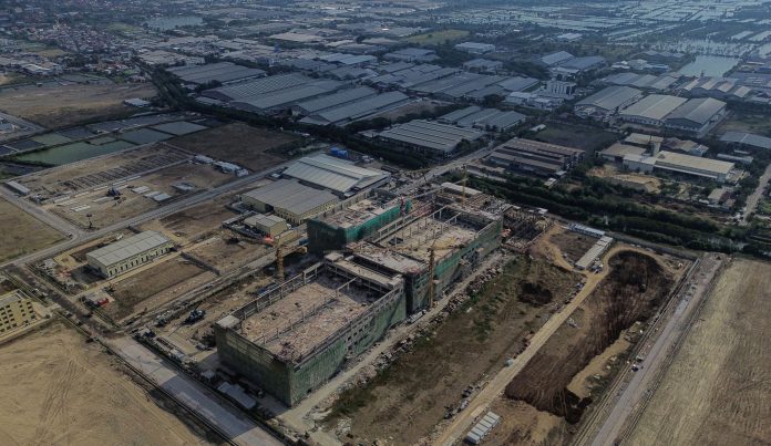 Ilustrasi Foto udara proyek pembangunan gedung perusahaan di Kawasan Industri Wijayakusuma (KIW), Semarang, Jawa Tengah, Senin (20 Juli 2026).
