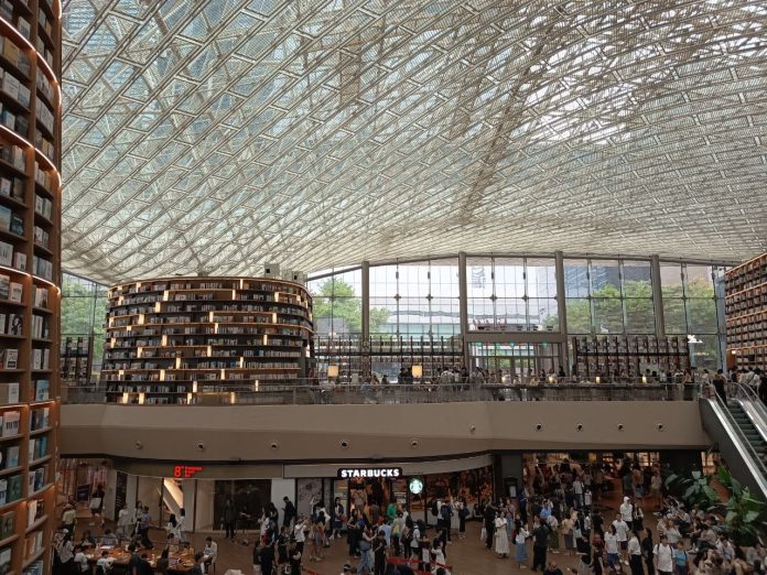 Starfield Library, perpustakaan unik di dalam Starfield COEX Mall, Gangnam, Korea Selatan.