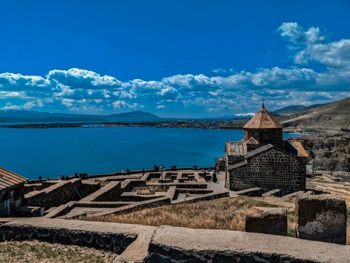 artem-chernykh-doE0RfS9SgE-unsplash (1)