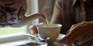 “I’ll Put the Kettle On”: Menyelami Jiwa dan Budaya Minum Teh Masyarakat Britania