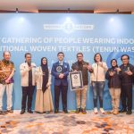 Kementerian Ekraf Raih Rekor Dunia GWR lewat Wastra Tenun Nusantara