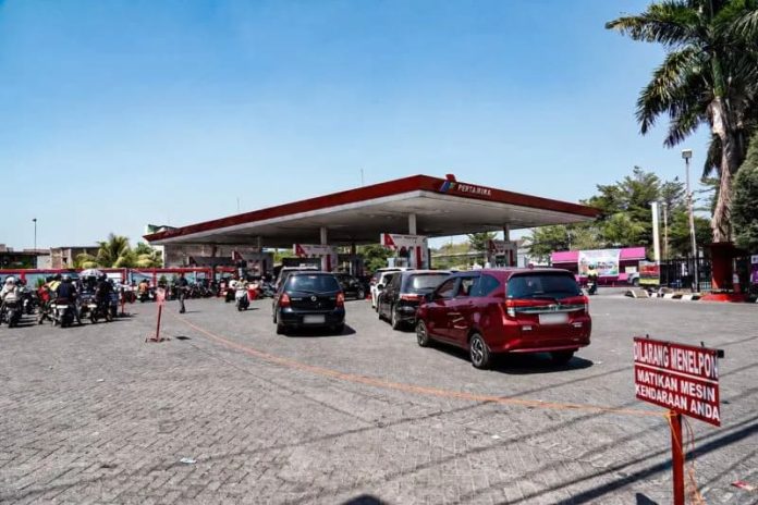 Aktivitas salah satu SPBU di Kota Makassar, Sulawesi Selatan. (Foto PT Pertamina Patra Niaga)