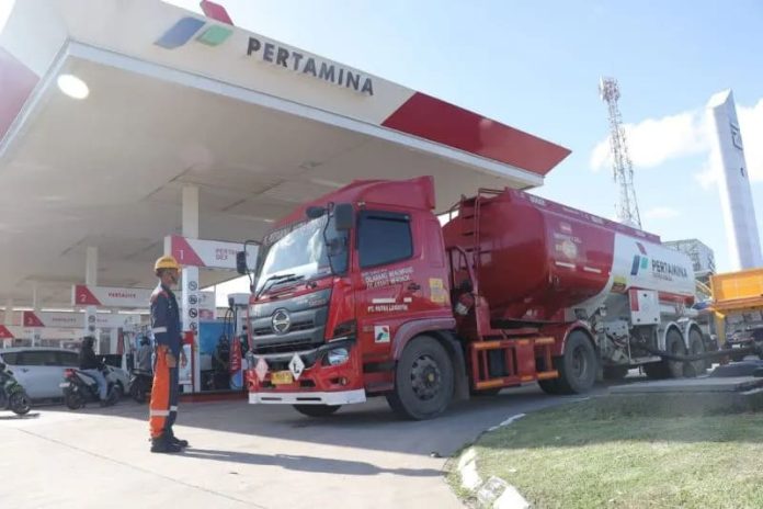Ilustrasi - Distribusi BBM ke SPBU Pertamina untuk memenuhi kebutuhan masyarakat. (Sumber Pertamina)
