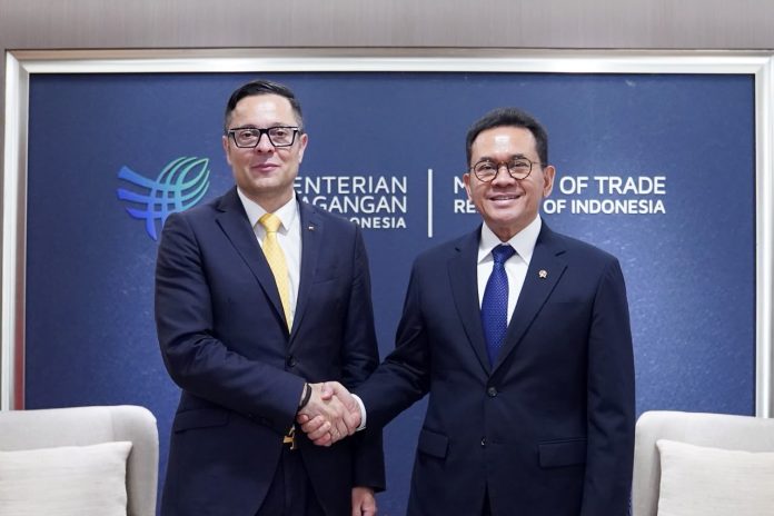 Mendag RI Budi Santoso dan Wakil Perdana Menteri dan Menteri Ekonomi Bulgaria, Alexander Poulev, di kantor Kementerian Perdagangan, Jakarta, Senin, (14.9.26).