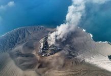 Mengapa Abu Vulkanik Erupsi Anak Krakatau Berbahaya bagi Penerbangan?
