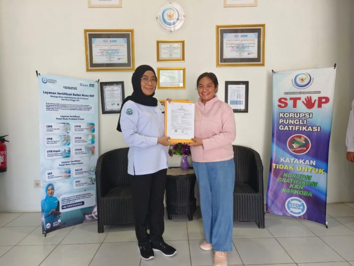 ekspor-perdana-kerapu-hidup-asal-papua-berkat-sertifikasi-mutu-kkp-ql1p-ql1p
